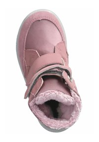 Calzado rosa con un forro suave y peludo, tiras de velcro y punta redondeada. El material exterior presenta un acabado liso y detalles de costura.