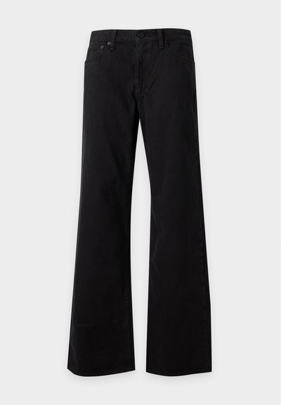 Jean noir droit avec fermeture avant par bouton et zip, passants pour ceinture et poches latérales, présenté sur un fond clair.