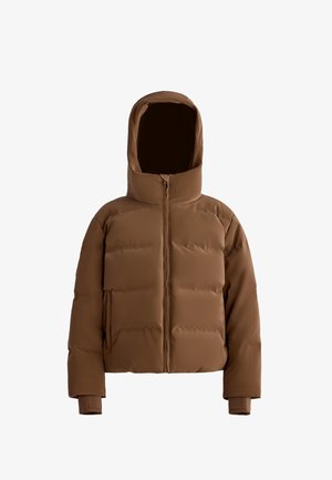 Braune Pufferjacke mit Kapuze, mit einem Reißverschluss vorne, steppierten Abschnitten und elastischen Bündchen. Glatte, matte Oberfläche und eine boxy Silhouette.