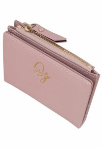 Rosa strukturerad plånbok med guldzipper, två fack och en logotyp. Har ett tryckknappslock och en slät, formad design.