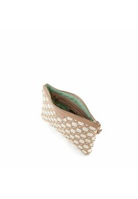 Beige stoffen clutch met een geometrisch patroon, gouden accenten en een mintgroene binnenkant. Beschikt over een ritssluiting met binnenzakken.