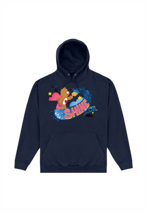 Granatowy hoodie z graficznym wzorem przedstawiającym niedźwiedzia, kolorowe gwiazdy oraz napis "SHINE on" w kolorze różowym. Z przodu kieszeń kangurka.