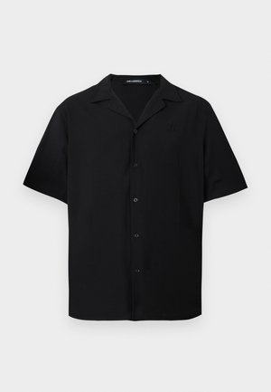 Czarna koszula z krótkim rękawem na guziki z kołnierzem typu camp i subtelnym haftem logo na lewej piersi.