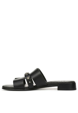 Zwarte leren slidesandalen met brede bandjes, voorzien van metalen studs en een textuurlijke binnenzool. Ontwerp met lage blokhak voor stabiliteit.