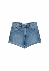 Jeansshorts i ljusblått, med en klassisk femficksdesign, fransad kant och knäppning fram. Midja i normalhöjd.