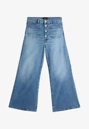 Jean large en denim bleu clair, avec une taille haute, une fermeture à boutons et une décoloration subtile. Comprend des poches avant et des coutures surpiquées.