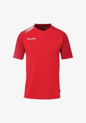 Rood sportshirt met korte mouwen en ronde hals, met een gestructureerd patroon op de linkerschouder en een logo op de borst.