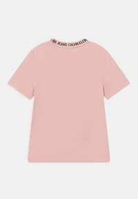 Calvin Klein Jeans EXCLUSIVE  INTARSIA LOGO UNISEX - T-shirt estampada - delicate rose
