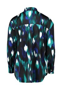 Blusa a maniche lunghe in stampa astratta multicolore con tonalità di verde, blu e nero. Tessuto morbido con colletto classico e polsini con bottoni.