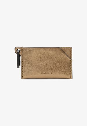Gouden metallic leren kaarthouder met zwarte metalen clip en het ALLSAINTS-logo dat op de voorkant is geperst, met een hoeken pocket en gestikte randen.
