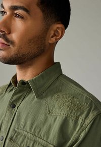Next REGULAR FIT - LONG SLEEVE EMBROIDERED  - Skjorter - sage green