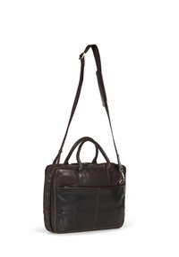 Brązowa skórzana torba o teksturowanym wykończeniu, z podwójnymi uchwytami, odczepianym paskiem oraz przednią kieszenią na zamek. Prostokątna forma z eleganckim designem.
