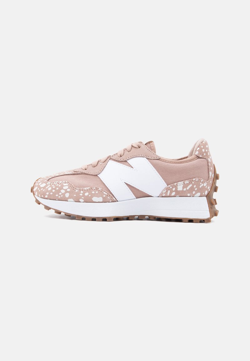 W327 flat taupe/white/taupe