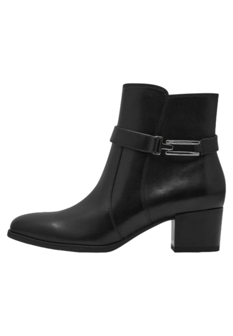 Bottines en cuir noir avec un talon block moyen, dotées d'une boucle sur le côté et d'une texture lisse, conçues pour un look élégant.