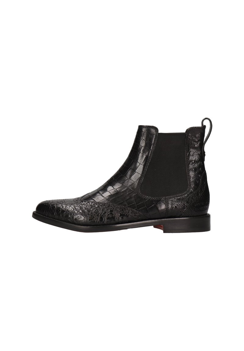 Botte Chelsea en cuir noir avec un motif crocodile texturé, panneau latéral élastique, tirant et petit talon, présentée en profil sur fond blanc.