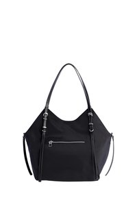 Bolsa de tote negra de nailon con una forma estructurada, presenta un bolsillo frontal con cremallera y correas ajustables dobles para opciones de transporte versátiles.