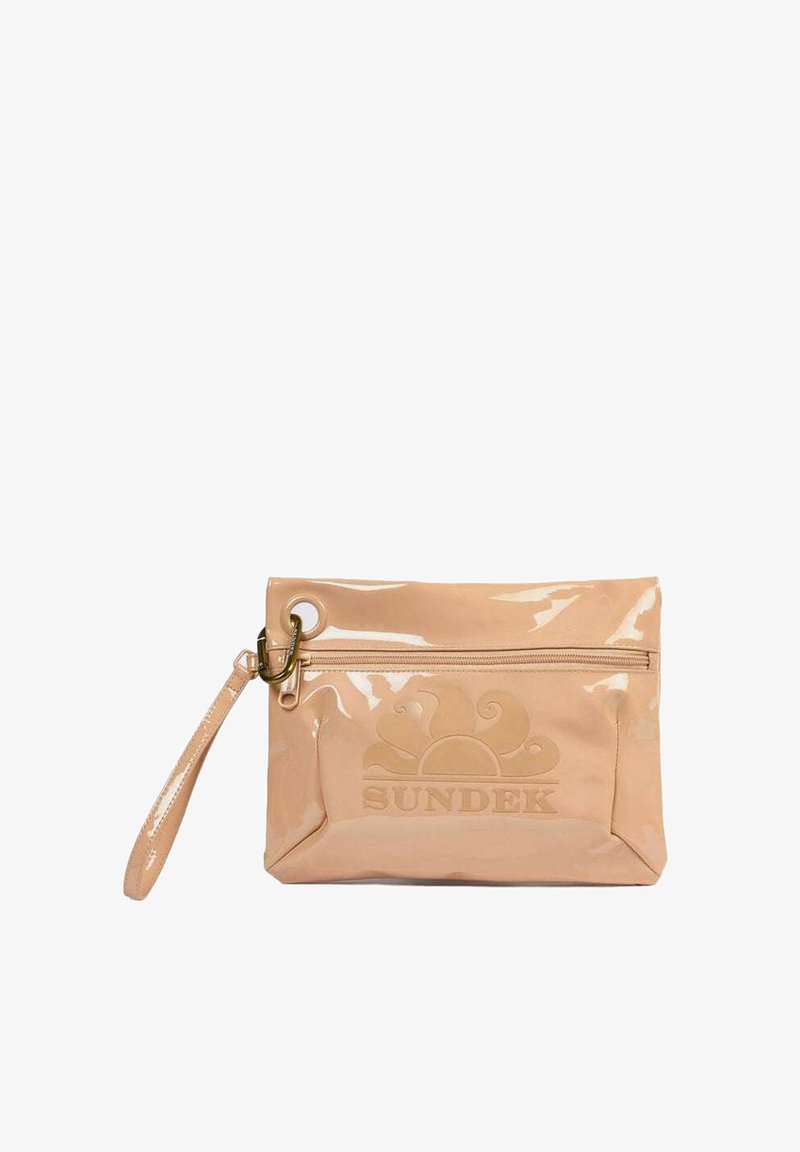 Clutch bag in pelle verniciata pesca con chiusura a cerniera, design con logo impresso, tracolla rimovibile e superficie liscia e lucida.