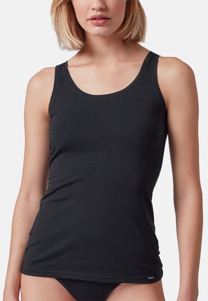 Canotta nera in tessuto morbido ed elasticizzato. Presenta una scollatura tonda e spalline sottili, con una silhouette aderente e un logo discreto sull'orlo.