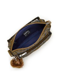 Kipling dragkedjefodral i brun tyg med bladmönster, blå foder och en fluffig ape-nyckelring som accent. Har två fack.
