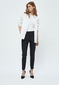 Minus MIDAYA PANTS 7/8 - Chinos tipa bikses - black