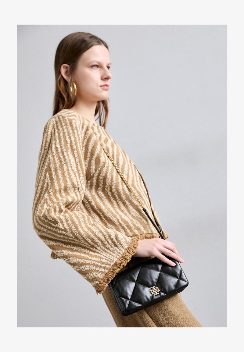 Tory Burch KIRA PAVE LOGO DIAMOND QUILT CHAIN WALLET - Wallet - black