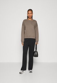 GAP JAPAN - Sweatshirt - brown