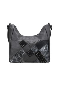 Bolso de hombro de cuero gris con diseño de patchwork que presenta patrones florales en relieve y pequeños adornos de tachuelas metálicas.