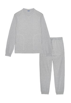 Grå bomulds sweatshirt og matchende bukser. Sweatshirten har lange ærmer og to frontlommer; bukserne har en elastisk talje og tapered ben.