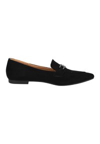 Scarpe flat in suede nero con punta affusolata e una fascia decorativa con hardware argentato sulla parte superiore. Suola piatta con minimalismi.