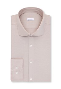 Chemise habillée beige à manches longues pour homme, pliée, avec un col classique, des poignets à boutons et des boutons blancs sur le devant.