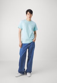 Calvin Klein Jeans EMBRO BADGE - Základné tričko - blue tint