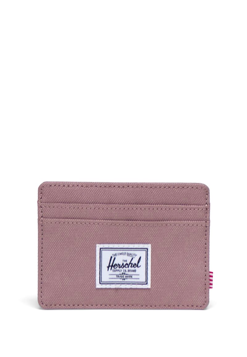 Portfel Herschel w tkaninie w kolorze mauve, posiada wiele przegródek na karty, naszywkę z logiem oraz kontrastowy paskowany akcent z boku.