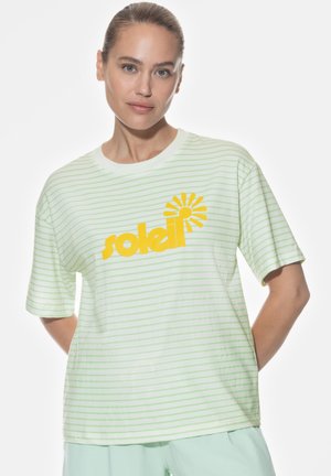 Hellgrünes gestreiftes T-Shirt mit lockerer Passform. Mit gelbem "soleil"-Logo und Sonnenmotiv. Aus Baumwollmaterial mit kurzen Ärmeln.