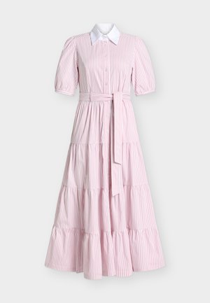 Keskmise pikkusega roosa ja valge vertikaalse triibuga kleit, millel on pööratud lühikesed varrukad, valge krae, eest nööpidega ja vöökohtadel samast materjalist vöö.