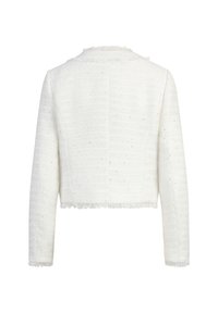 Veste courte blanche à manches longues avec texture, détails subtils de sequins, et bords bruts effilochés au niveau du col, des poignets et de l'ourlet.