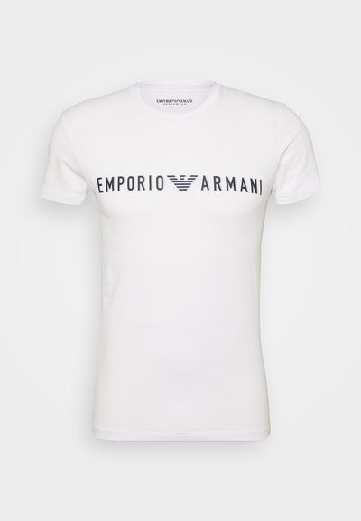 T-shirt de algodão branco com mangas curtas, apresentando um grande logotipo azul marinho "Emporio Armani" no peito e decote redondo.