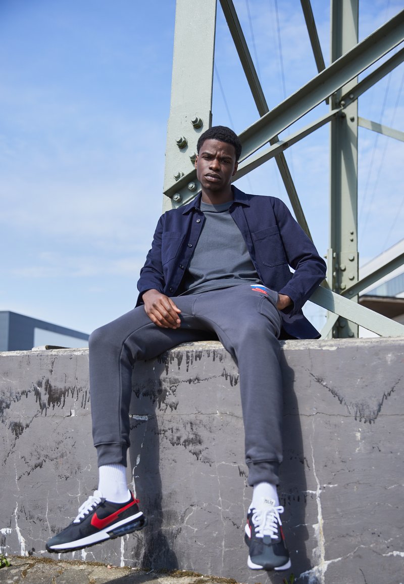 Nike Sportswear CARGO PANT Jogginghose black/schwarz Zalando.ch