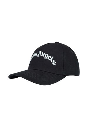 Zwarte baseballpet met gebogen klep, met witte gotische "Palm Angels" tekst geborduurd op het voorpaneel.