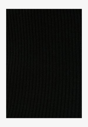 Sort ribbet stof med en fin tekstur og lodrette linjer, der viser et ensartet mønster, som tilføjer dybde og visuel interesse.