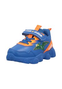 Sneaker in pelle blu con accenti arancioni e una chiusura in velcro. Presenta una grafica di un drago verde e una suola in gomma testurizzata.