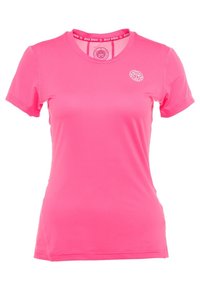 Růžové sportovní tričko s krátkým rukávem vyrobené z prodyšného materiálu, s kulatým výstřihem a malým logem na levé části hrudi.
