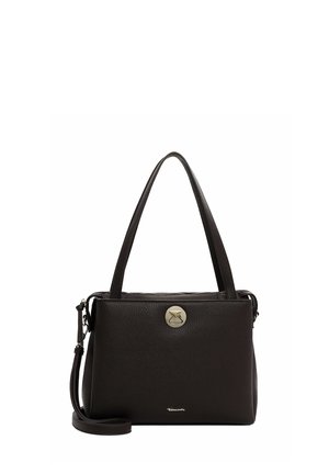 Borsa a mano in pelle nera con finitura testurizzata, chiusura con zip, manici doppi e tracolla regolabile. Presenta un logo metallico decorativo.