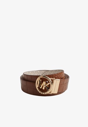 Brązowy pasek ze skóry o fakturze krokodyla z okrągłą, złotą klamrą z marką "MK" i "Michael Kors".