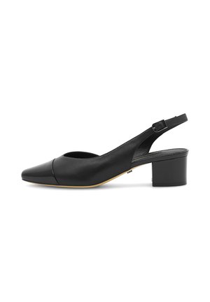 Zapato slingback de cuero negro con punta redondeada, puntera de charol y tacón ancho. Correa ajustable en la parte posterior para un ajuste seguro.