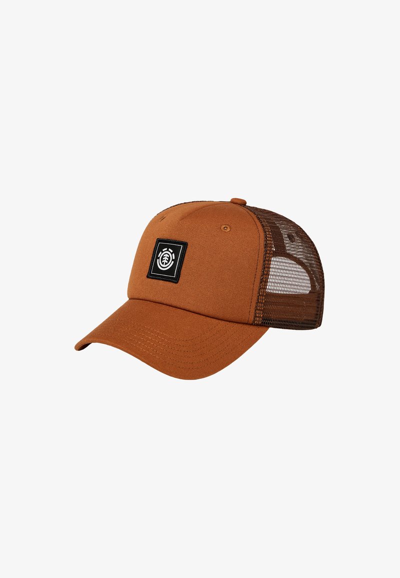 Braune Trucker-Cap mit Netzrückenteil und schwarzem quadratischem Patch, das auf dem vorderen Panel ein weißes kreisförmiges Logo zeigt.