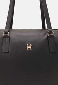 Tommy Hilfiger POPPY REFORM TOTE - Pirkinių krepšys - black