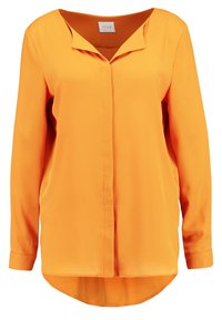 Blusa arancione a maniche lunghe realizzata in tessuto liscio, caratterizzata da una scollatura a V, chiusura frontale con bottoni e orlo curvo.