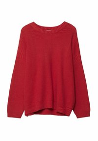 Pull en tricot rouge à manches longues, col rond côtelé, poignets et ourlet côtelés, présenté sur un fond blanc.