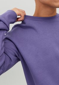 Jack & Jones JJESTAR CREW NECK - Sweater - twilight purple