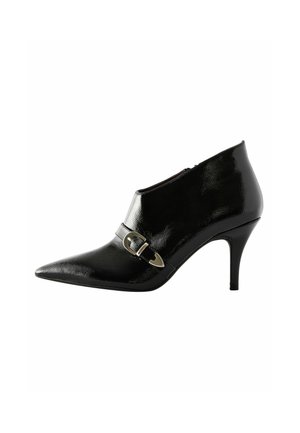 FOREVER COMFORT POINTED TOE BUCKLE DETAIL - REGULAR FIT - Ankle Boot - black patent